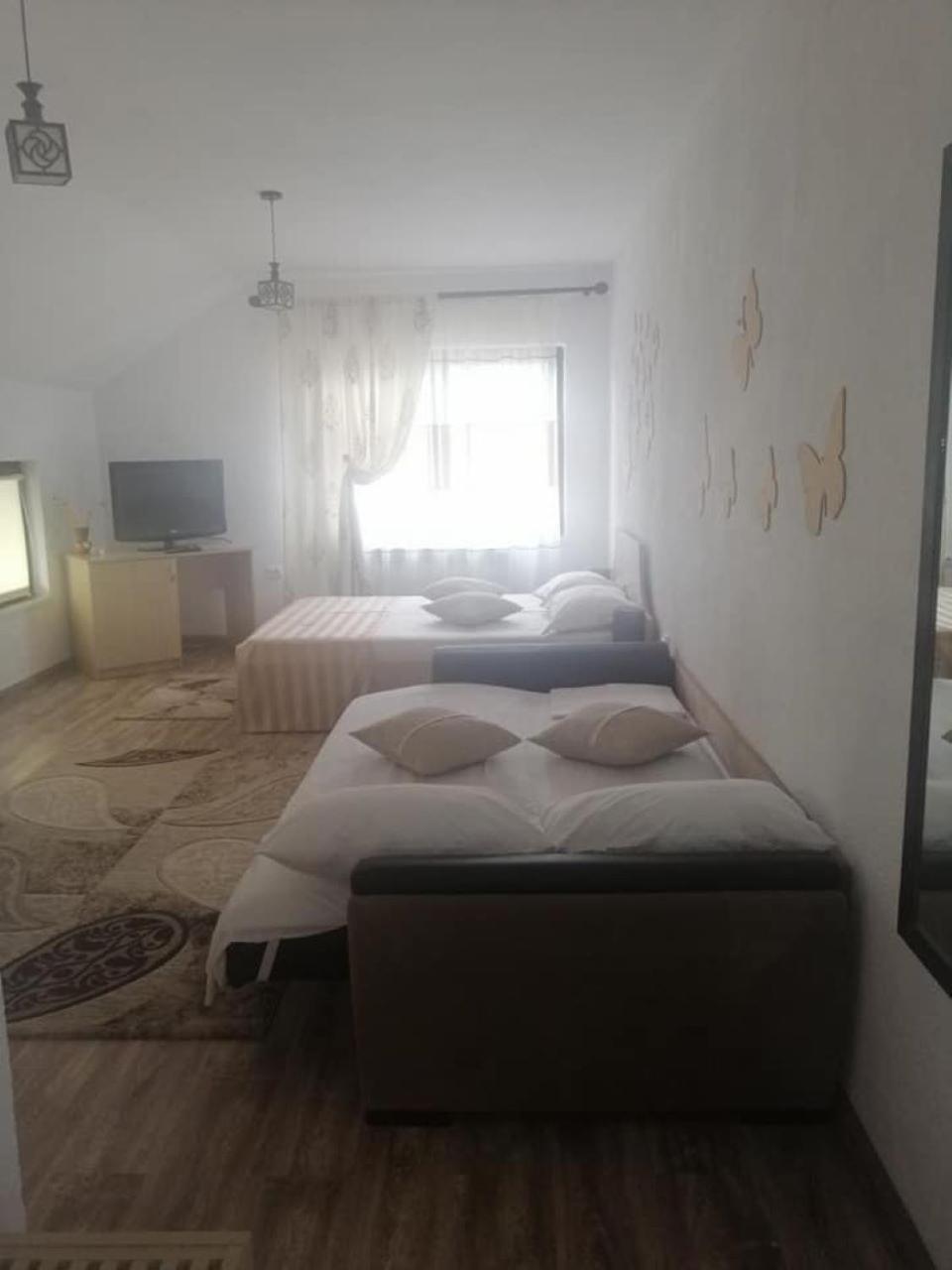 Collias Hotel Horezu Exterior photo