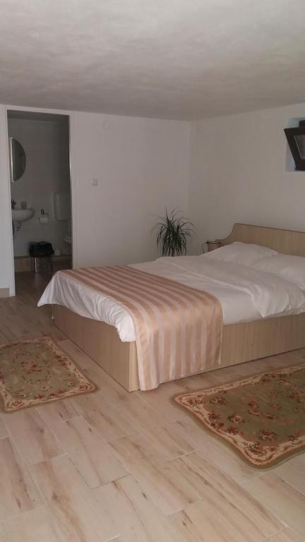 Collias Hotel Horezu Exterior photo